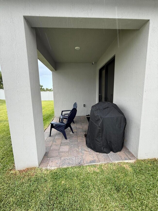 Building Photo - 1653 NE Ocean Dunes Dr