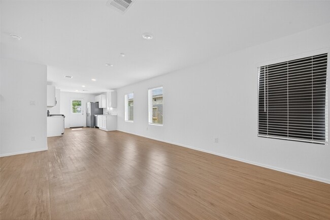 Building Photo - 9007 Estes Lks Dr