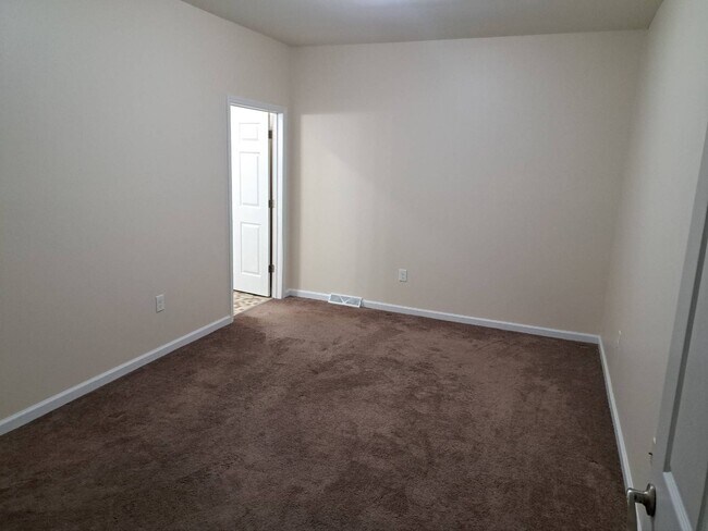 Building Photo - 200 State St