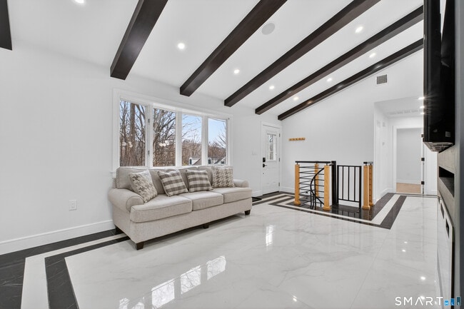 Building Photo - 6 Brighton St