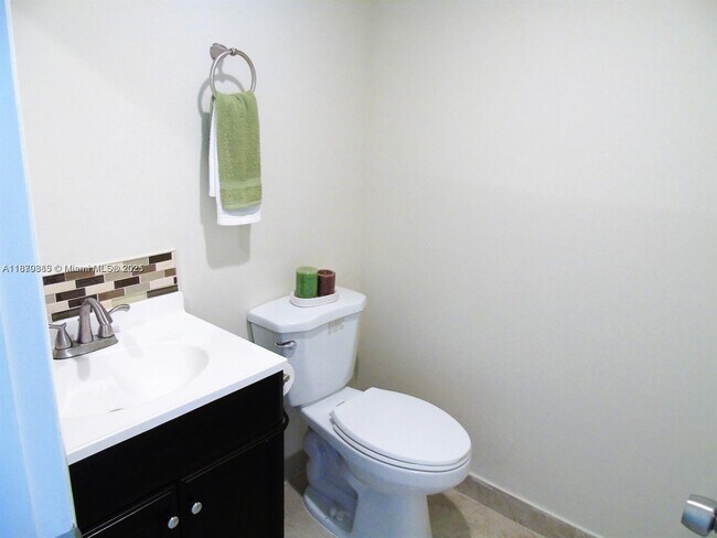 Building Photo - 545 Normandy Ln