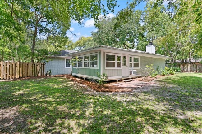 Building Photo - 3120 Willow Ave