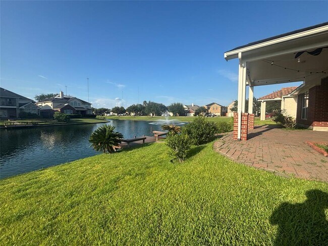 Building Photo - 3726 Golden Shores Dr