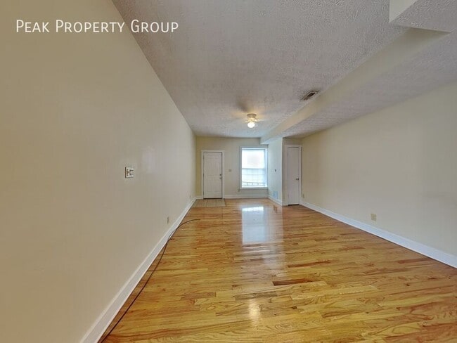 Building Photo - 1393 Indianola Ave