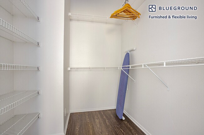 Building Photo - 345 Cloverdale Ave