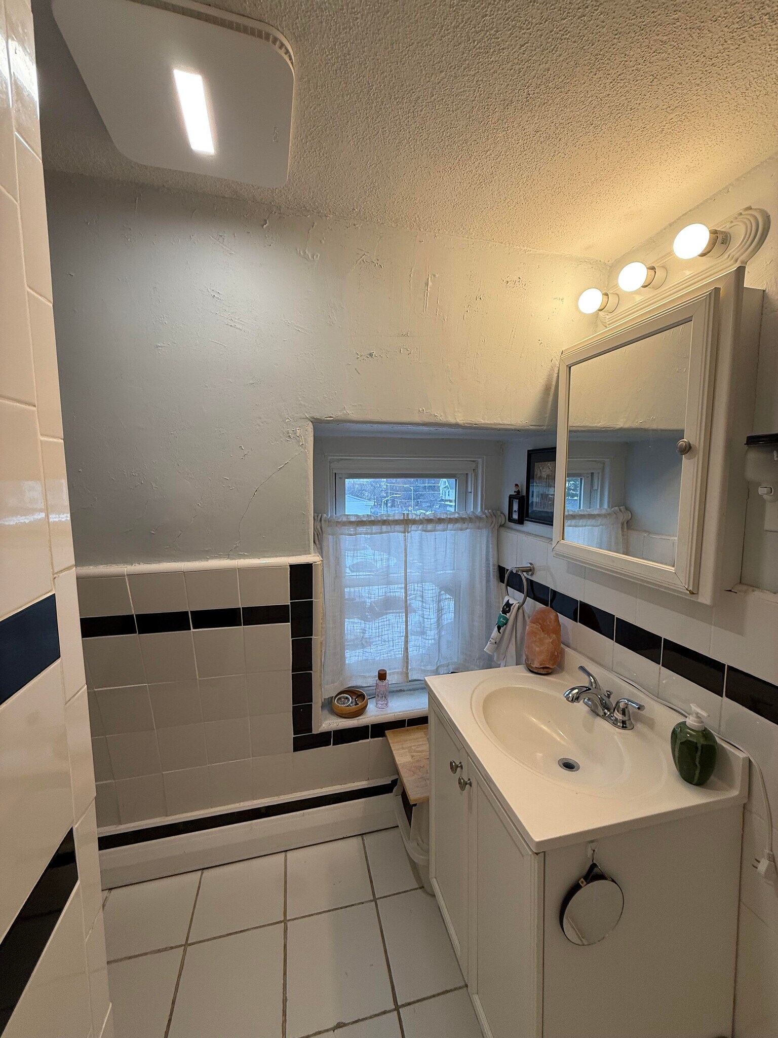 Building Photo - 6 Rice St