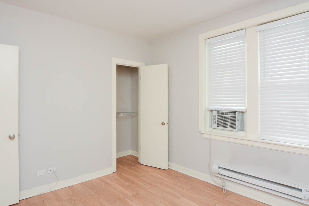 Building Photo - 511 W Belmont Ave