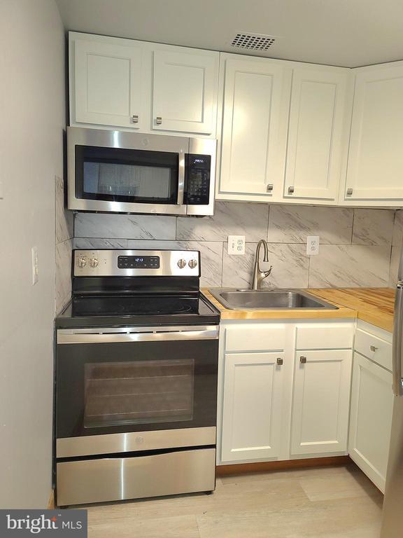 Building Photo - 2059 Huntington Ave