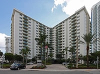 Building Photo - Residences on Hollywood