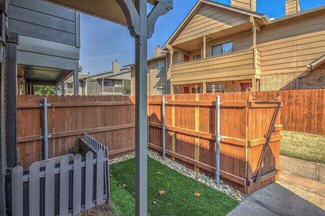 Building Photo - 2 Bed / 1 Bath Condo South Tulsa