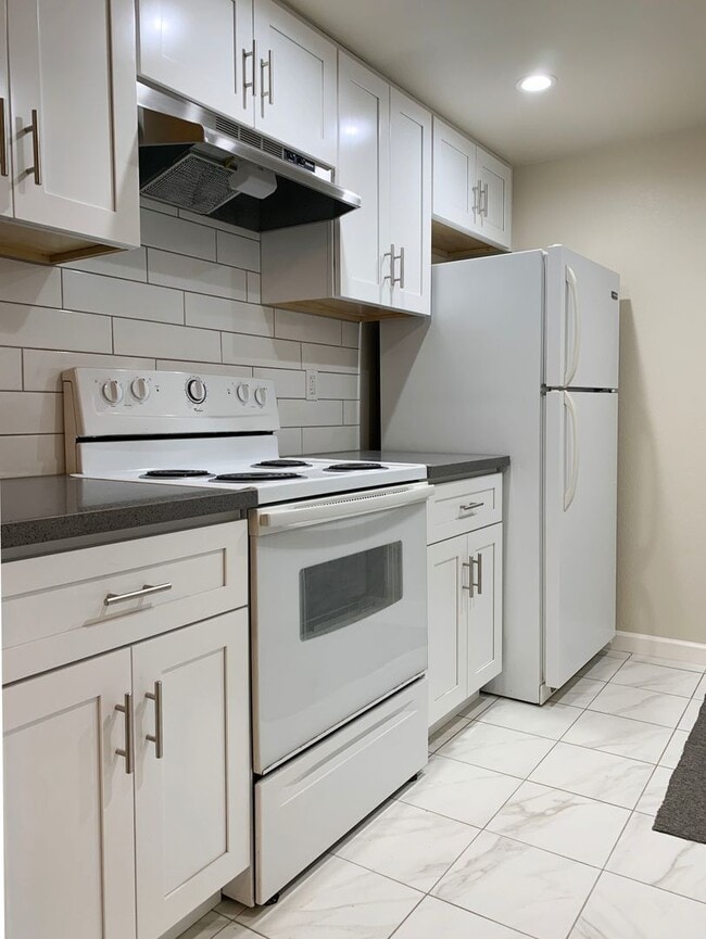 Building Photo - SUNNYVALE - Beautifully remodeled condomin...