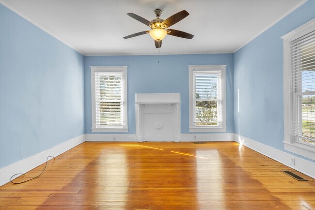 Building Photo - 801 NC-33