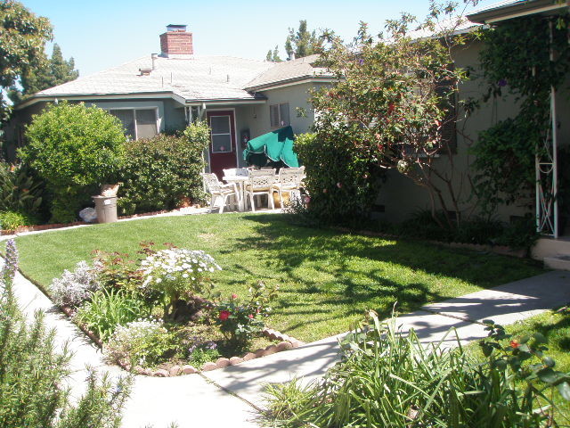 middle yard area- common space - 2210 24th St