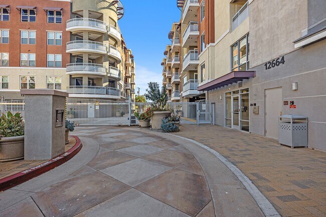 Building Photo - View Condo in Luxury Gated Community
