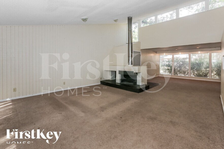 Building Photo - 5233 Edenshire Ave