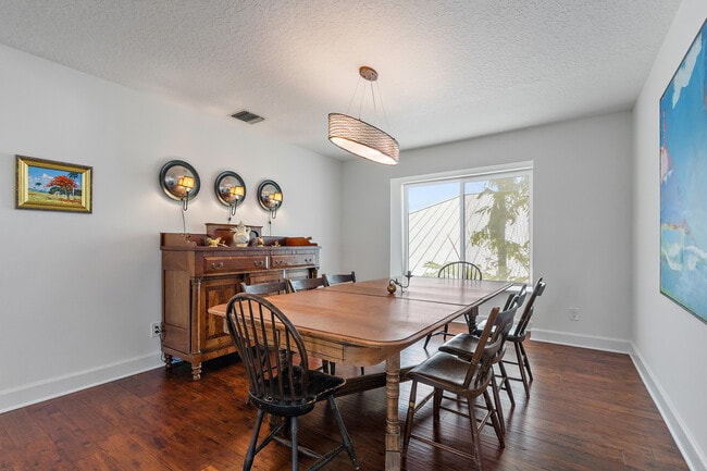 Building Photo - 3463 Canal Ct