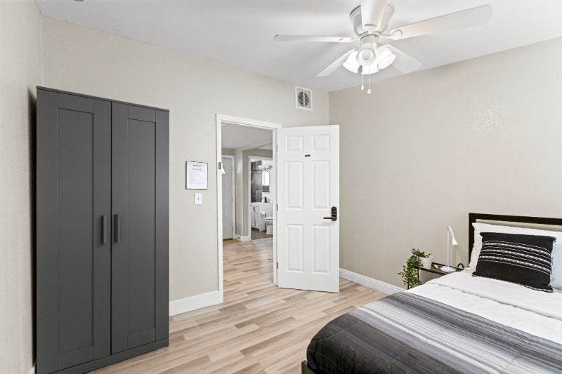 Building Photo - 2417 E Wilson Ave