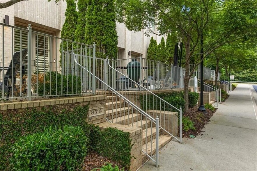 Building Photo - 878 3rd St