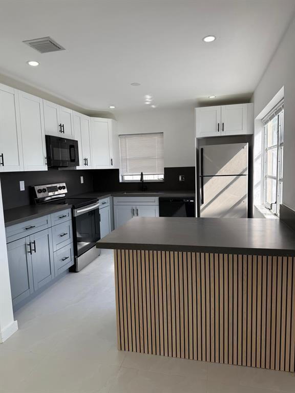 Building Photo - 1054-1058-1058 SW 2nd St