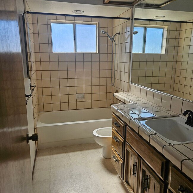 Building Photo - 3544 Traveler Ct
