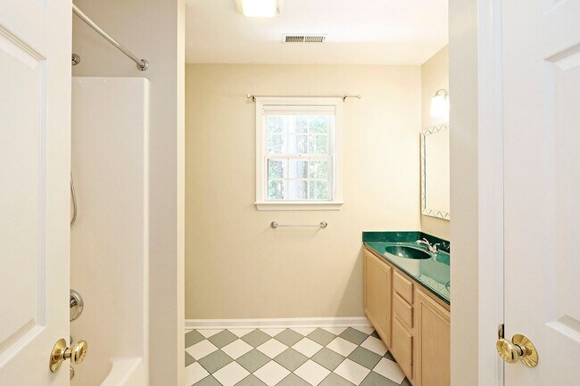 Building Photo - Move-In Ready, Dog-Friendly Preddy Creek Home
