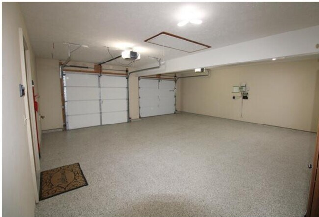Building Photo - 1279 S 13th Ave