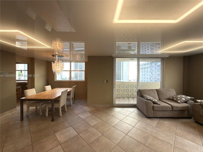 Building Photo - 1833 S Ocean Dr