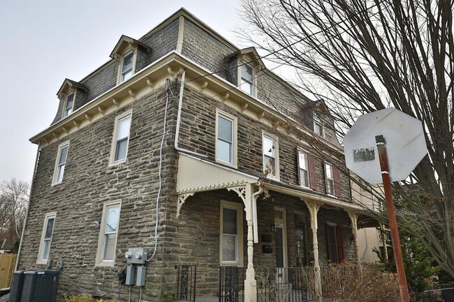 Building Photo - 236 Benezet St