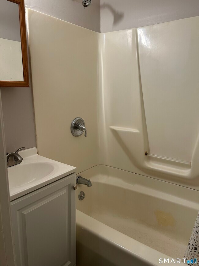 Building Photo - 68 Anderson St