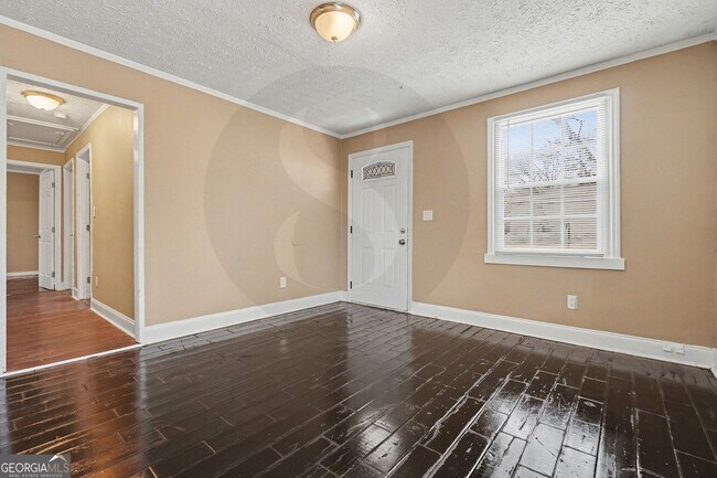 Building Photo - 1716 Lisbon Dr SW