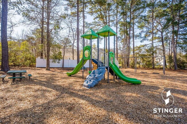 Building Photo - 71 Saluda Way