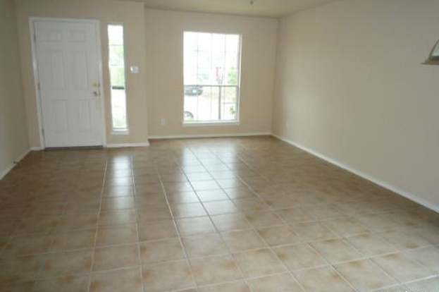 Building Photo - 2476 Medina Dr