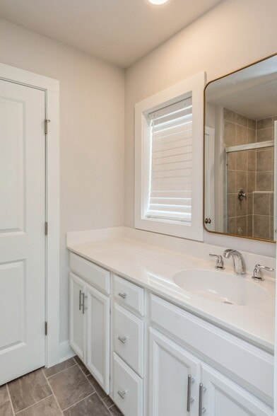 Building Photo - 701 Halcyon Ln