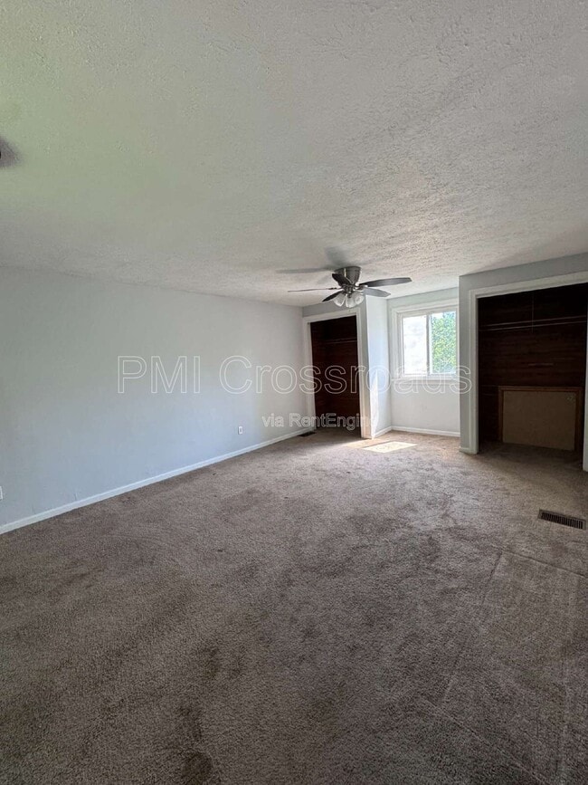 Building Photo - 2876 Hudson Dr