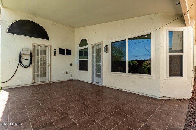 Building Photo - 10185 S Santa Fe Ln