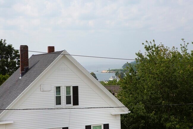 Building Photo - 43 Beacon St