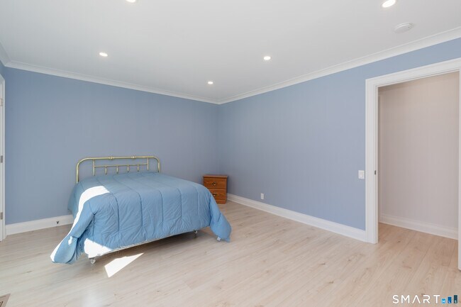 Building Photo - 13 Quincy Close