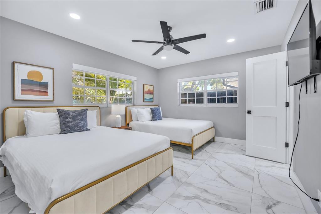 Building Photo - 1030 SW 14th Ter