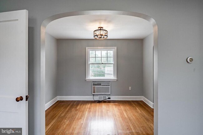 Building Photo - 38 Waverly Ave