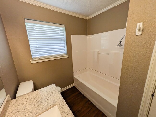 Building Photo - 2430 Granger Dr