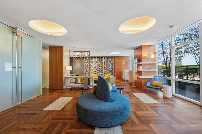 Building Photo - 77 Hudson St