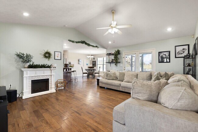 Building Photo - 76 Waterford Way