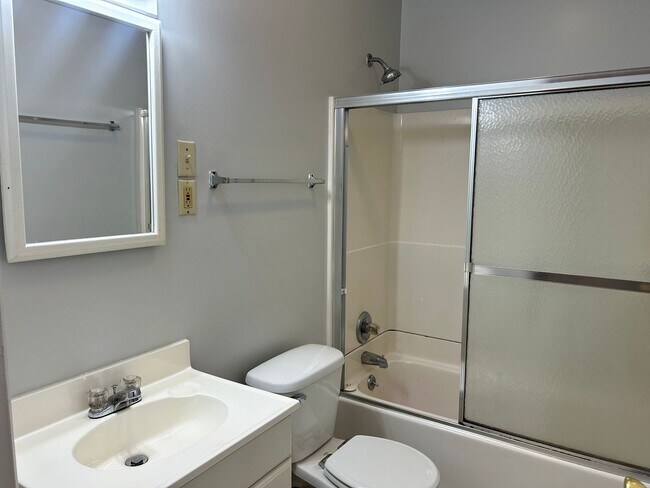 Building Photo - Available August 20th, 2026!!