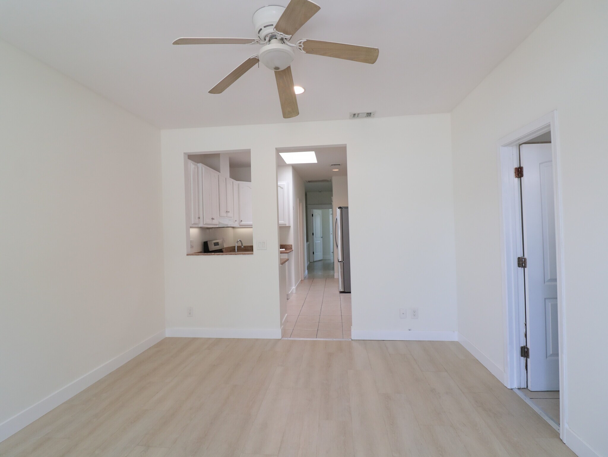 Building Photo - 441 W 79th St