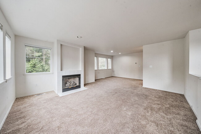 Building Photo - 4714 Fairwood Blvd NE