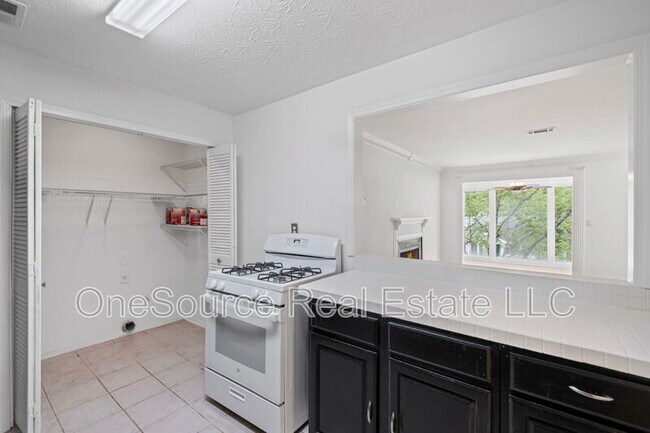 Building Photo - 1709 Augusta Dr