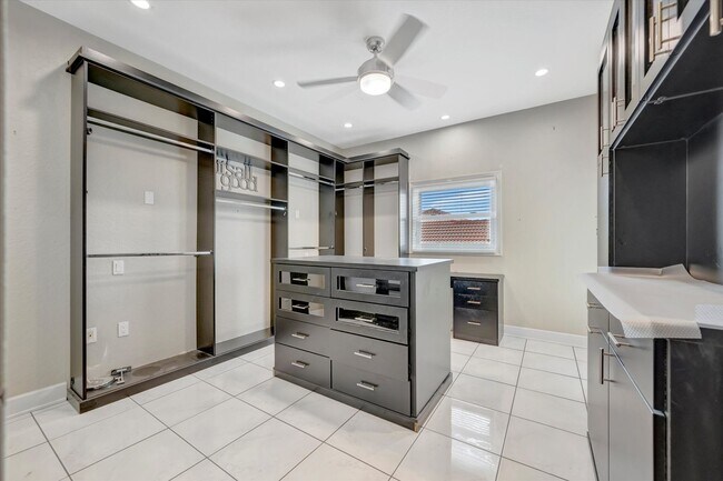 Building Photo - Stunning Annual Rental: Luxury Coastal Liv...