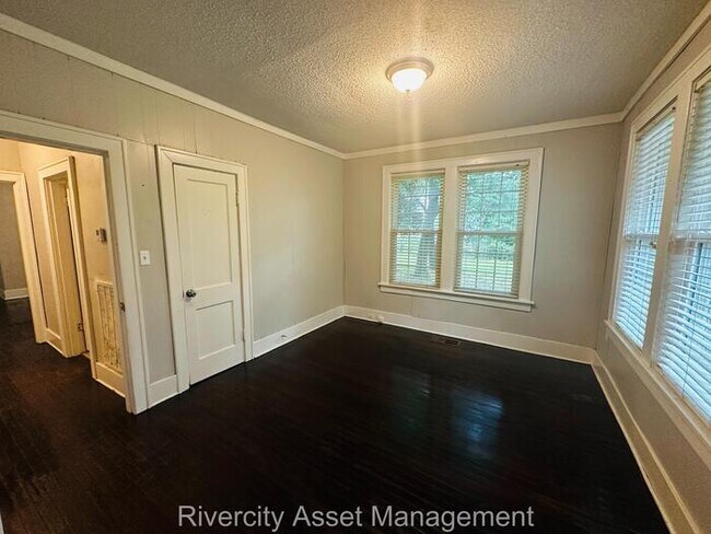 Building Photo - A Must See!!!!! Section 8 Friendly!!!!! BONUS Mother In Law Sweet