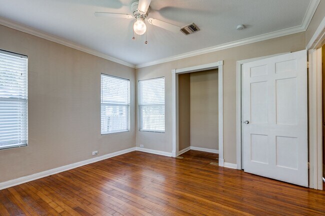 Building Photo - 2-BEDROOM TERRELL HEIGHTS COTTAGE