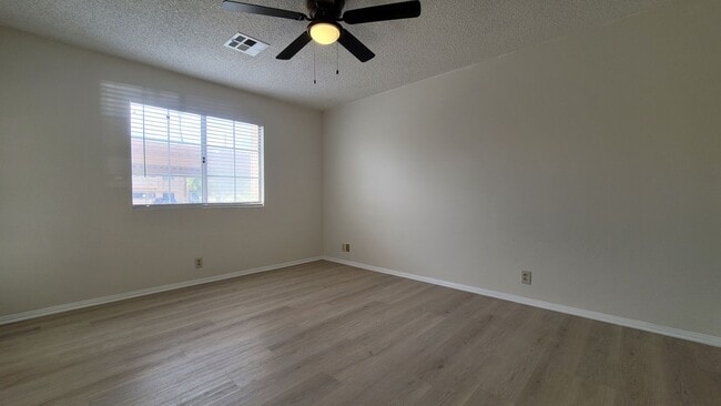 Building Photo - Gorgeous Fully Remodeled Condo